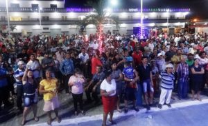 Festa Natal da Gente de Alagoinha tem palco brega. Prefeita avalia como grande sucesso. Veja